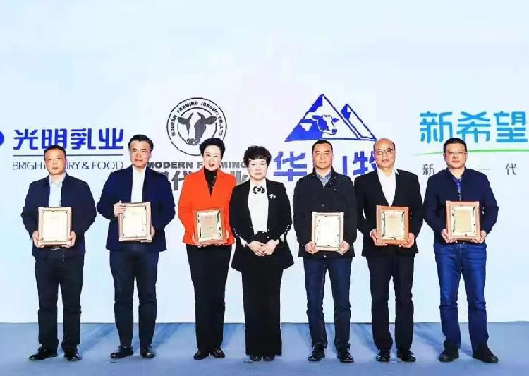 重慶日報(bào)：捷報(bào)，天友乳業(yè)榮獲2021年國家優(yōu)質(zhì)乳工程雙項(xiàng)大獎！